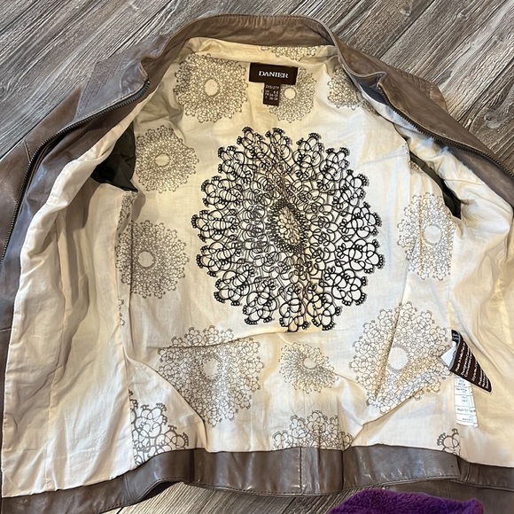 Genuine leather jacket - Picture 7 of 10